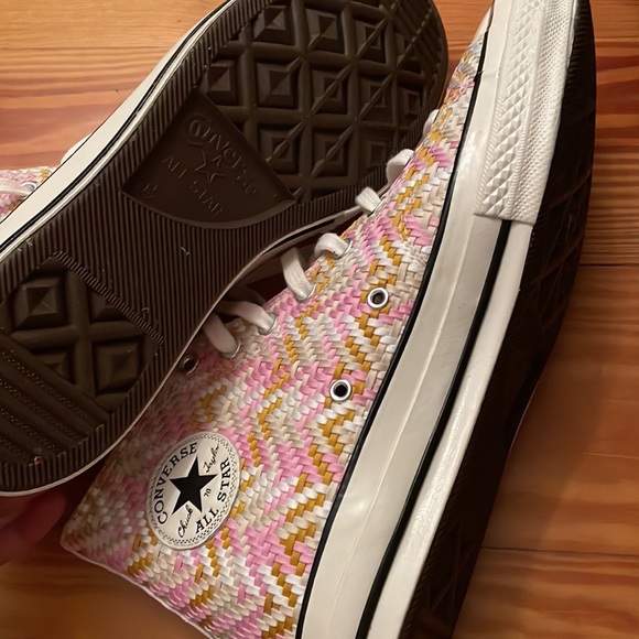 Men’s 10.5 - Converse Chuck Taylor Pink Woven High Top - Picture 9 of 11